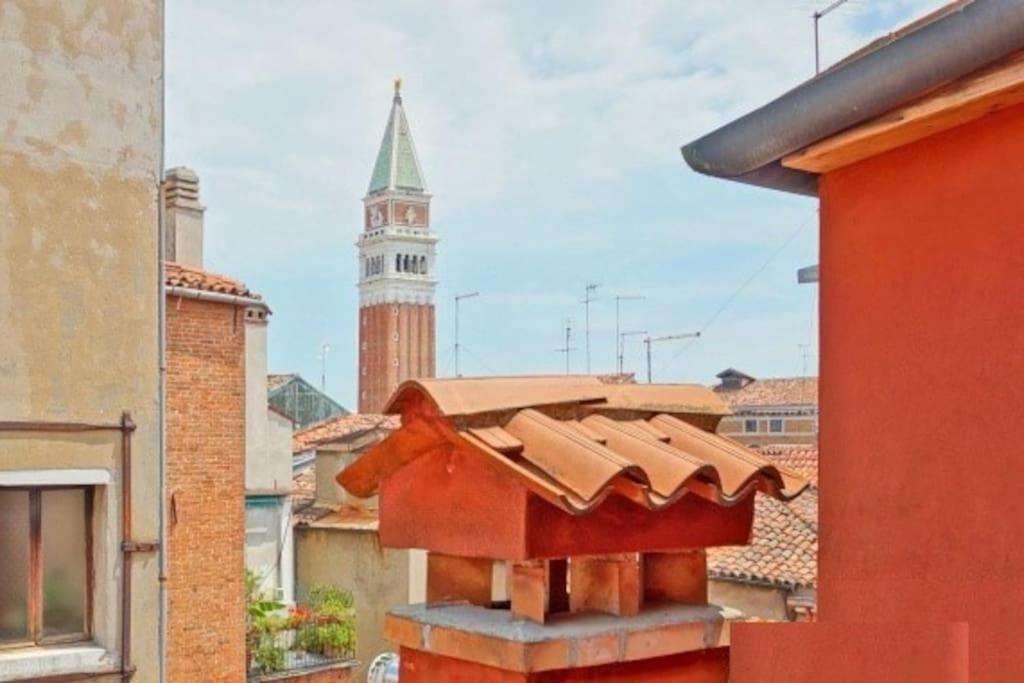 On The Roofs To Piazza San Marco - Venecia